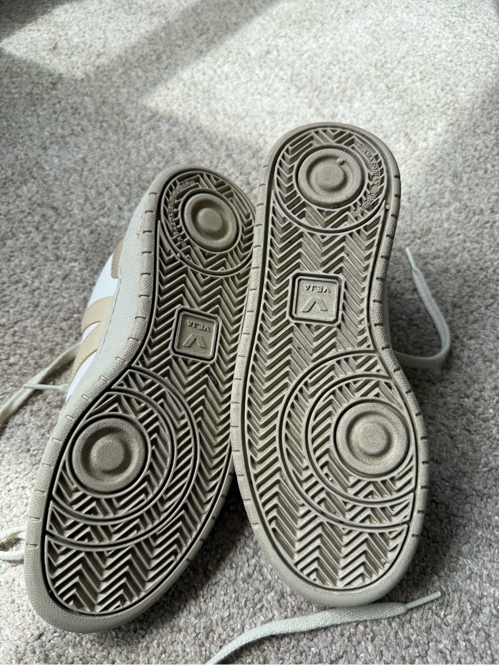 Veja V-10 Sneakers - Picture 6 of 6